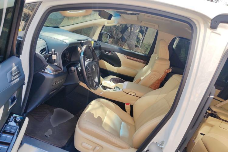 Used Toyota Vellfire 2023 Crown Dual-Engine 2.5L HV Ultimate Edition Left Front Seat