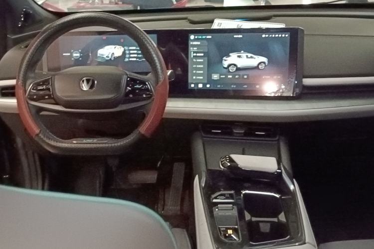 Used CHANGAN UNI-T 2023 Second-Generation 1.5T Prestige Model Center Console