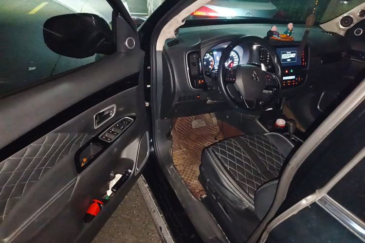 Used Mitsubishi Outlander 2020 2.4L 4x4 Zhi Xiang Edition 7-Seater