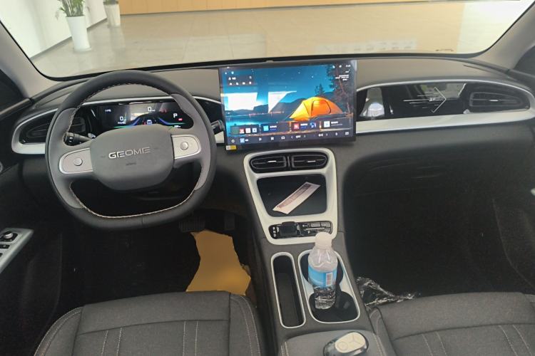 Used Geely Galaxy Geome 2026 Model 310km Dream Edition Center Console