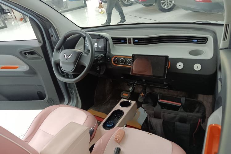 Used Wuling Hongguang MINIEV 2020 Freedom Version Lithium Iron Phosphate Center Console