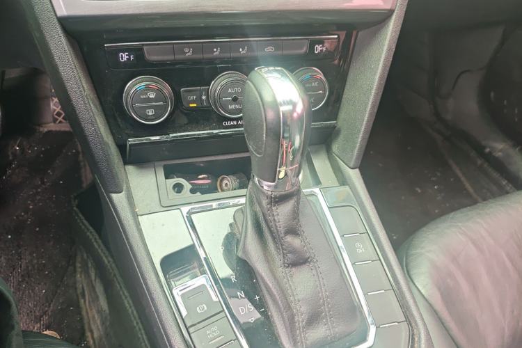 Used Volkswagen Lamando 2017 280TSI DSG Comfort Edition Gear Lever