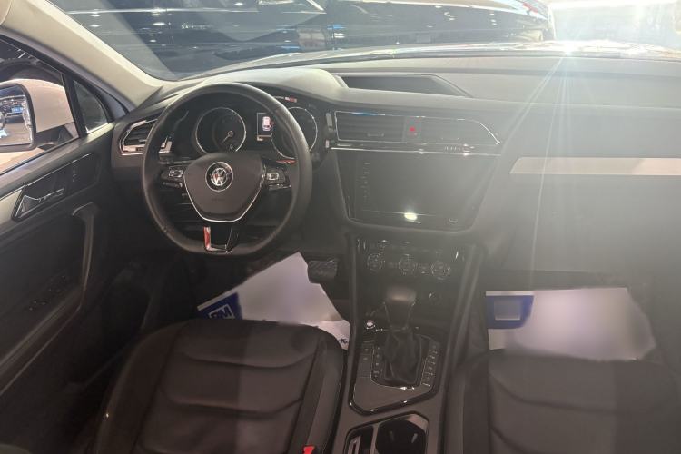 Used Volkswagen Tiguan L 2019 Revised 330TSI Automatic Two-Wheel Drive Smart & Luxury Edition China VI Standard
