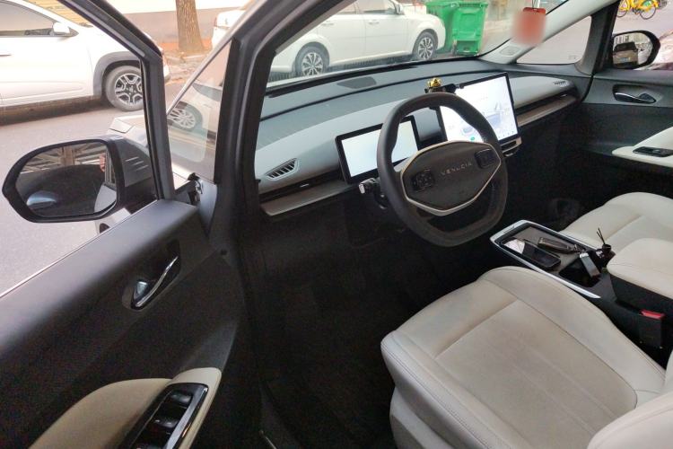 Used Venucia VX6 2023 520 Pro
