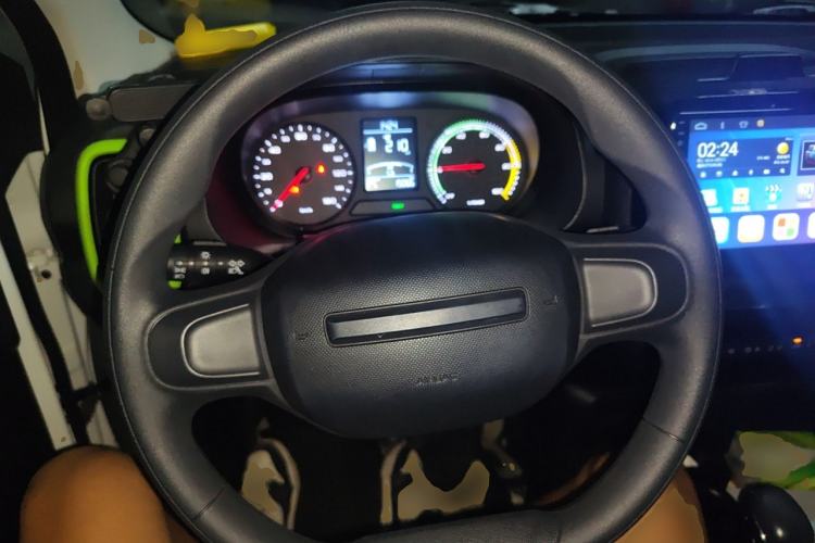 Used Roewe Clever 2021 302 km New Four-Seater Super-Efficient Version Steering Wheel