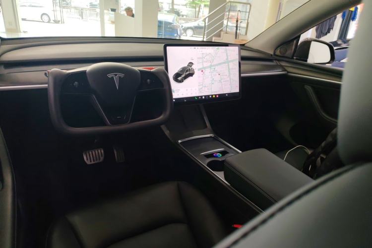 Used Tesla Model Y 2021 Long-Range All-Wheel-Drive Version Center Console