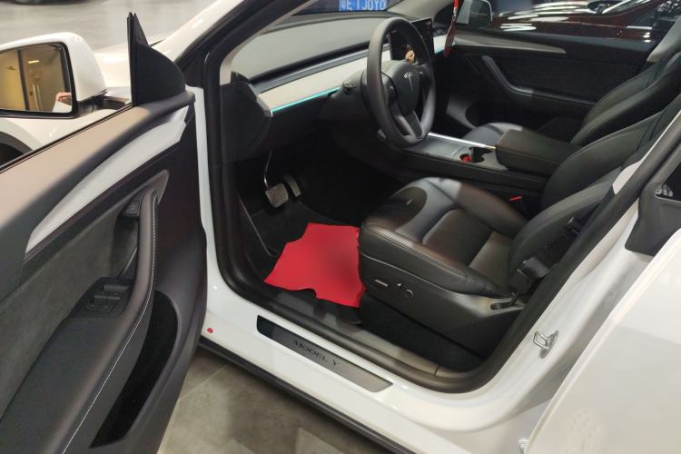 Used Tesla Model Y 2024 Long-Range All-Wheel-Drive Version