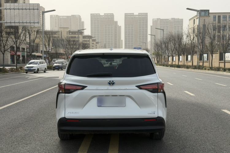 Used Toyota SIENNA 2023 2.5L Hybrid Comfort Edition