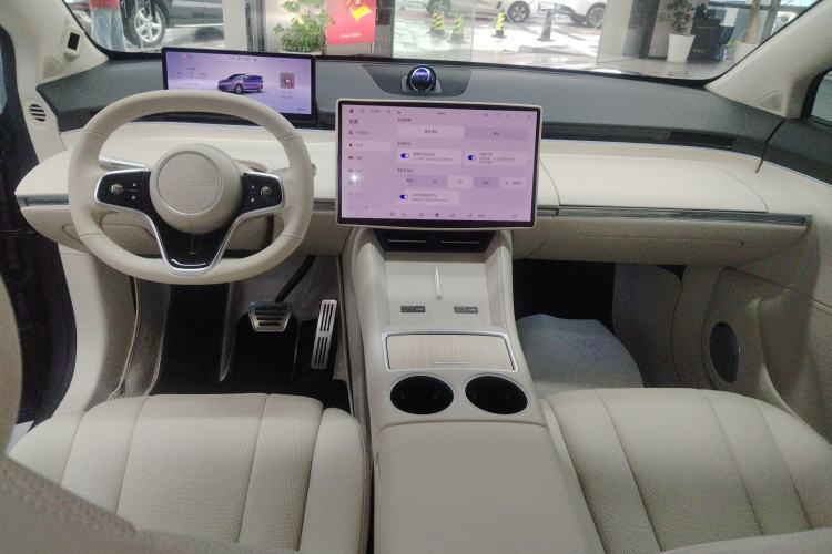 Used Hima Luxeed R7 2024 All-Electric 802 km Max Center Console