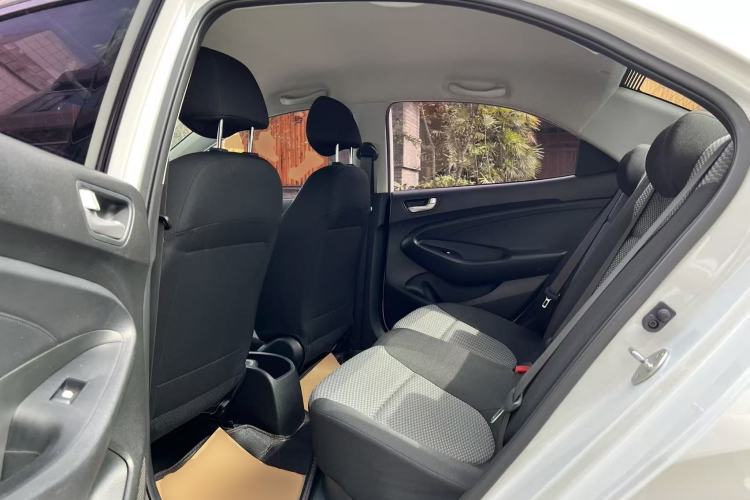 Used Hyundai Verna (older generation) 2017 1.4L Manual Refreshed Version China V Standard Left Rear Seat