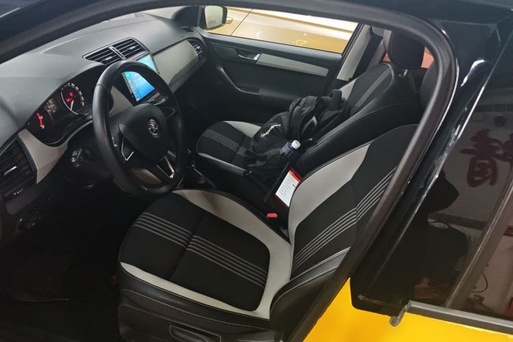 Used Skoda Fabia 2015 1.6L Automatic Sport Edition Left Front Seat