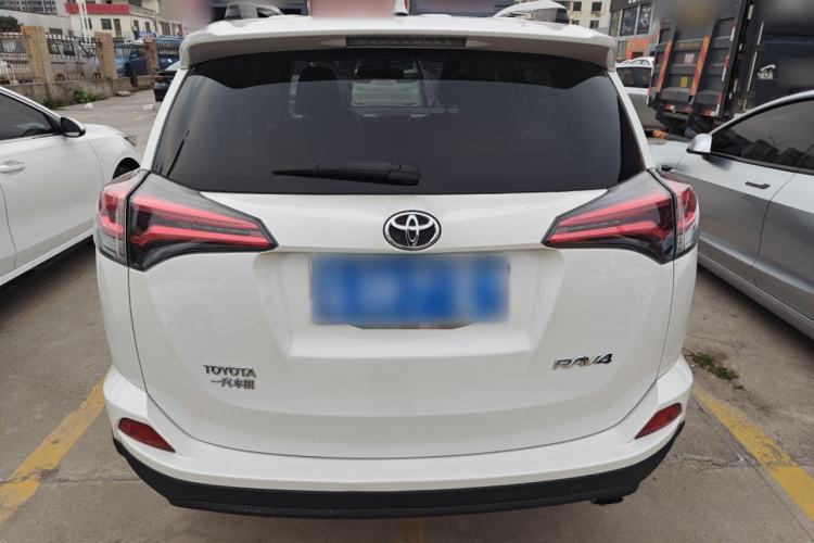Used Toyota RAV4 2016 2.0L CVT Two-Wheel Drive Fashion Edition China V Standard
