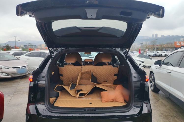 Used Geely Galaxy L7 2024 1.5T 115 km PLUS Dragon Edition Trunk