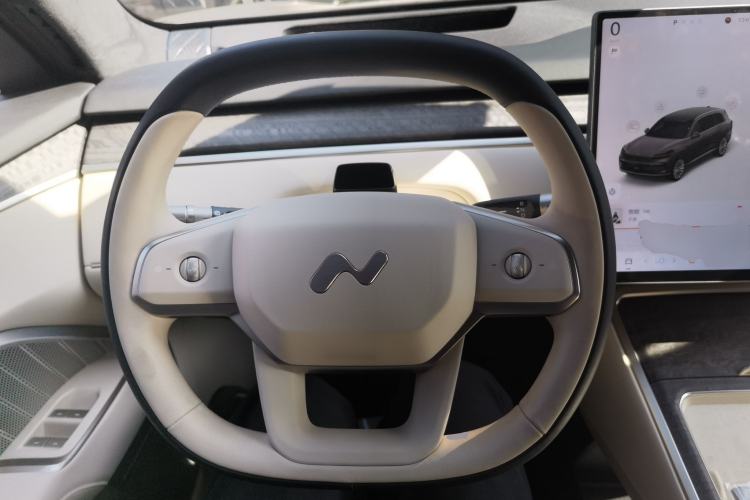 Used ONVO Luxeed L90 2025 Model—Ultra Six-Seater Version Steering Wheel
