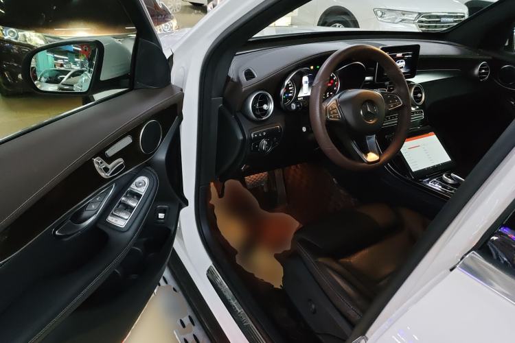 Used Mercedes-Benz GLC 2018 Facelift GLC 260 4MATIC Luxury Edition
