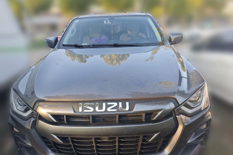 Used Isuzu D-MAX 2023 2.5T Manual 4x4 Diesel Flagship Long Wheelbase