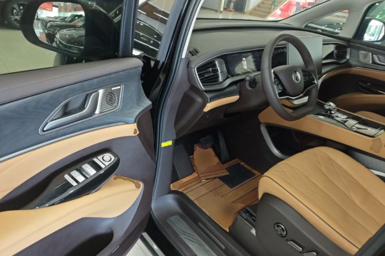 Used Denza D9 2024 DM-i 1050 Luxury Model Driver Seat