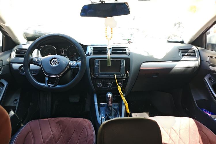 Used Volkswagen Sagitar 2018 280TSI DSG Comfort Model Center Console