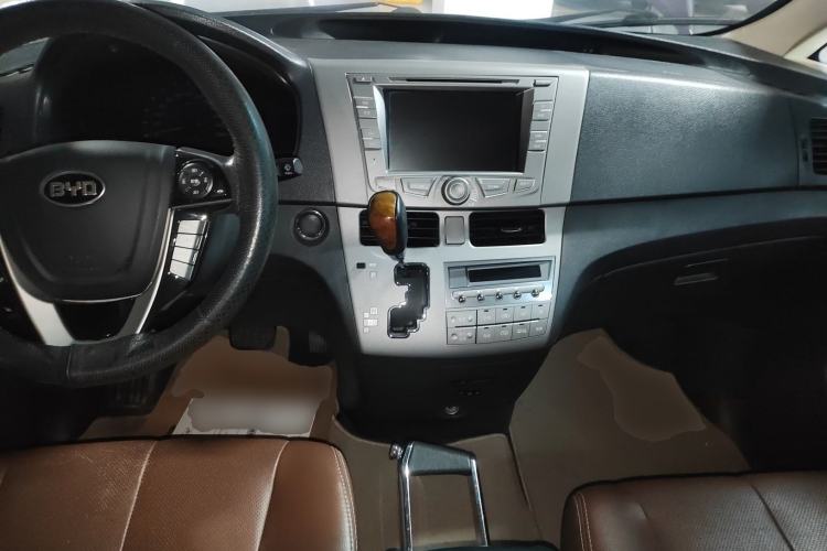 Used BYD M6 2015 2.4L Automatic Prestige Edition