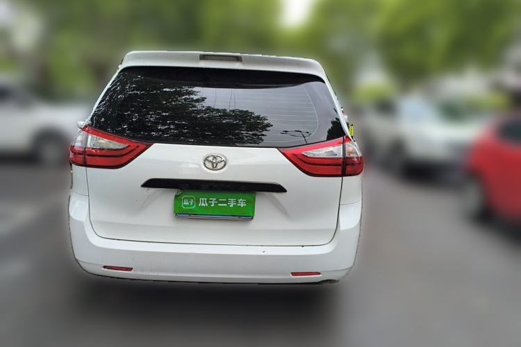 Used Toyota SIENNA 