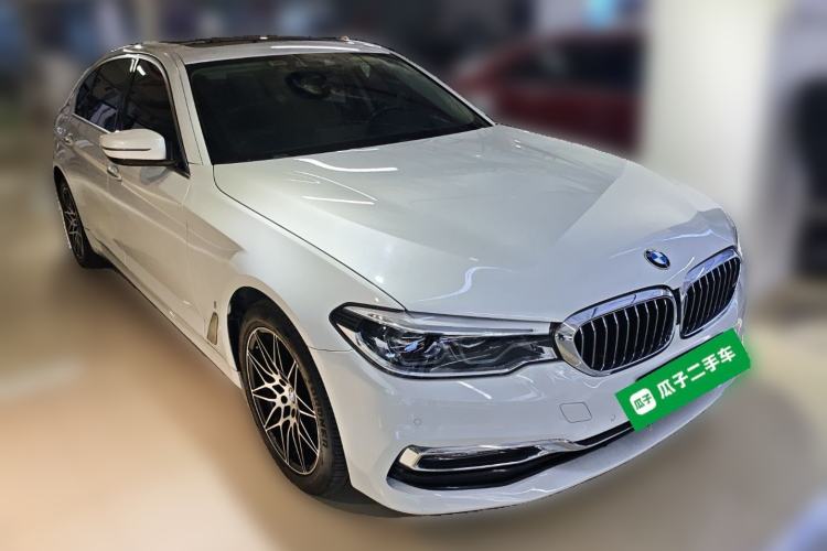 Used BMW 5 Series New Energy 2019 530Le Luxury Package Front Right 45 Deg