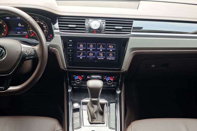 Used Volkswagen Phideon 2021 380TSI Luxury Edition Audio And AC Panel