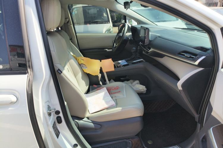 Used Toyota SIENNA 2023 2.5L Hybrid Comfort Edition Right Front Seat