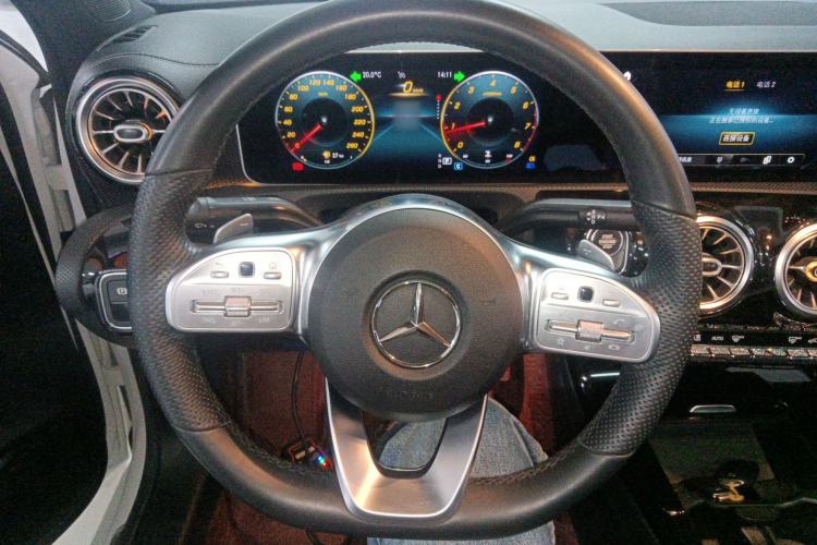 Used Mercedes-Benz A-Class 2020 Restyled A 200 L Sport Sedan Fashion Version Steering Wheel