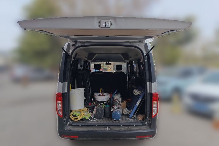 Used CHANGAN KUAYUE Xing V3 2023 1.5L Gasoline Standard Model 6-Seater Passenger Vehicle Trunk