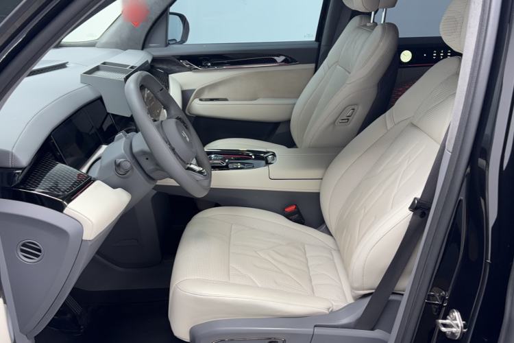 Used Zeekr 009 2024 7-Seater Aisle Version 108 kWh
