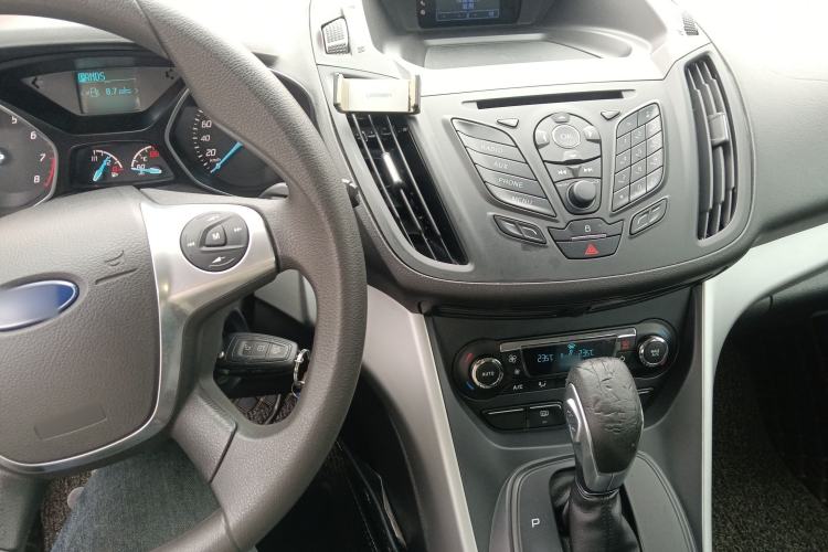 Used Ford Kuga 2015 1.5L GTDi Two-Wheel-Drive Comfort Model Center Console