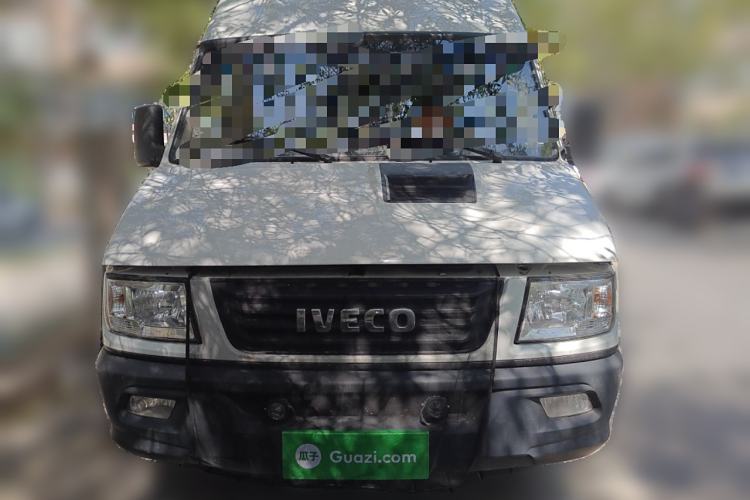 Used Iveco Daily 2022 2.5T A37 M1 Passenger Van 5-9 Seats Long Wheelbase Mid-Roof Design Dual Tires Side Sliding Doors