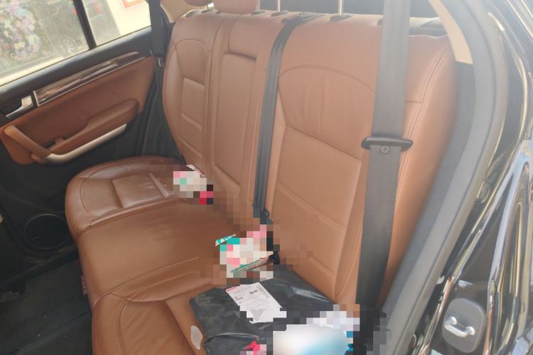 Used Haval H8 2015 2.0T Two-Wheel-Drive Luxury Version Left Rear Seat