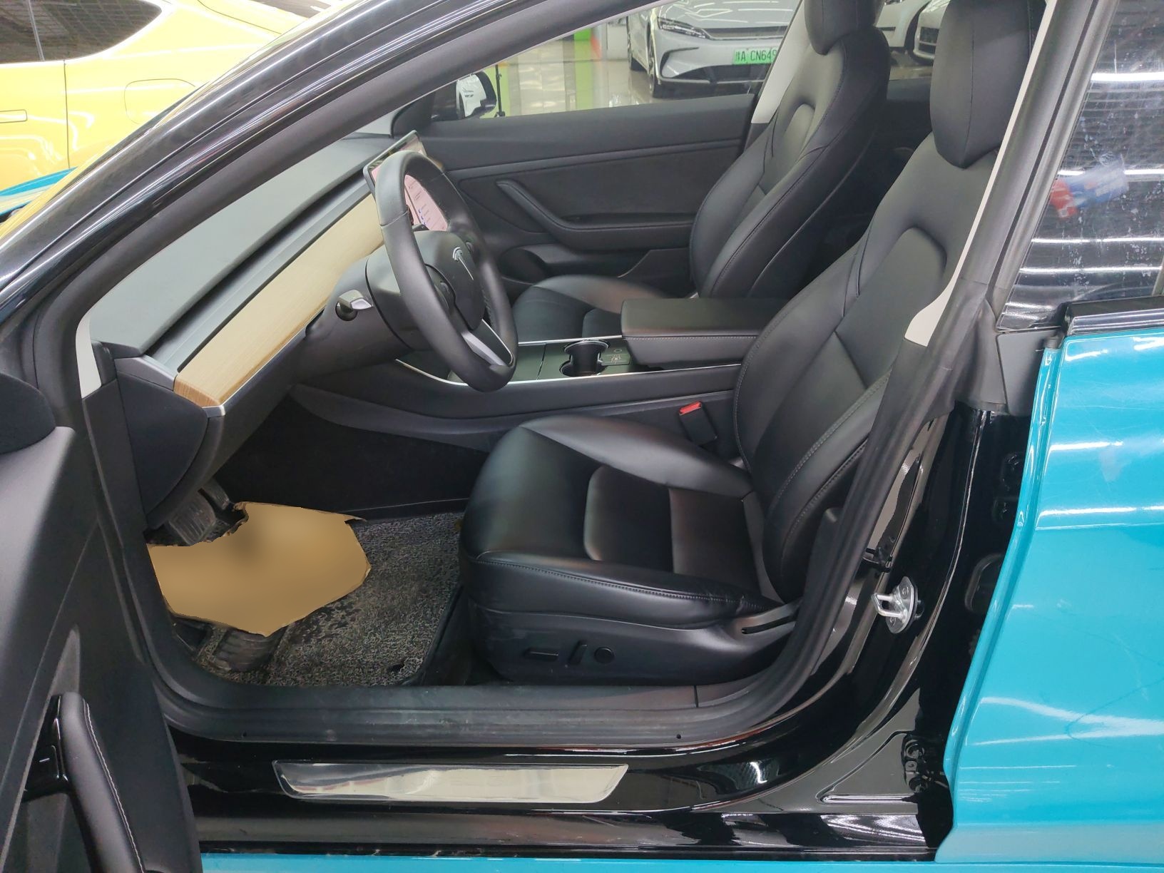 المقاعد الأمامية داخل السيارة