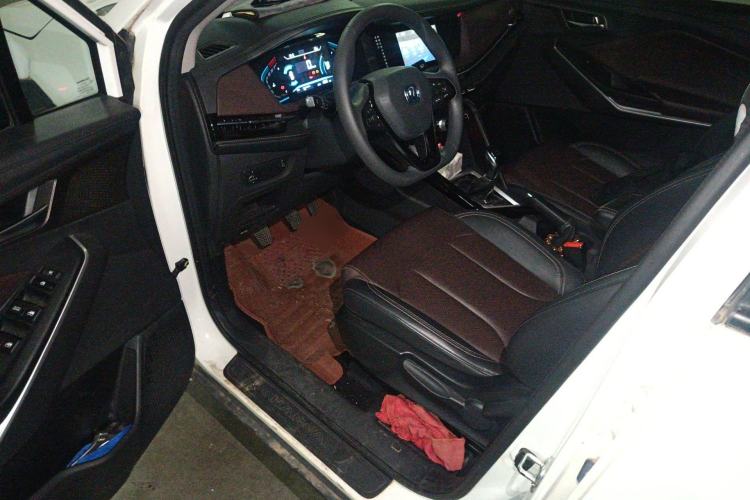 Used CHANGAN CS15 2019 1.5L Manual Entry-Level Version China V Standard Driver Seat