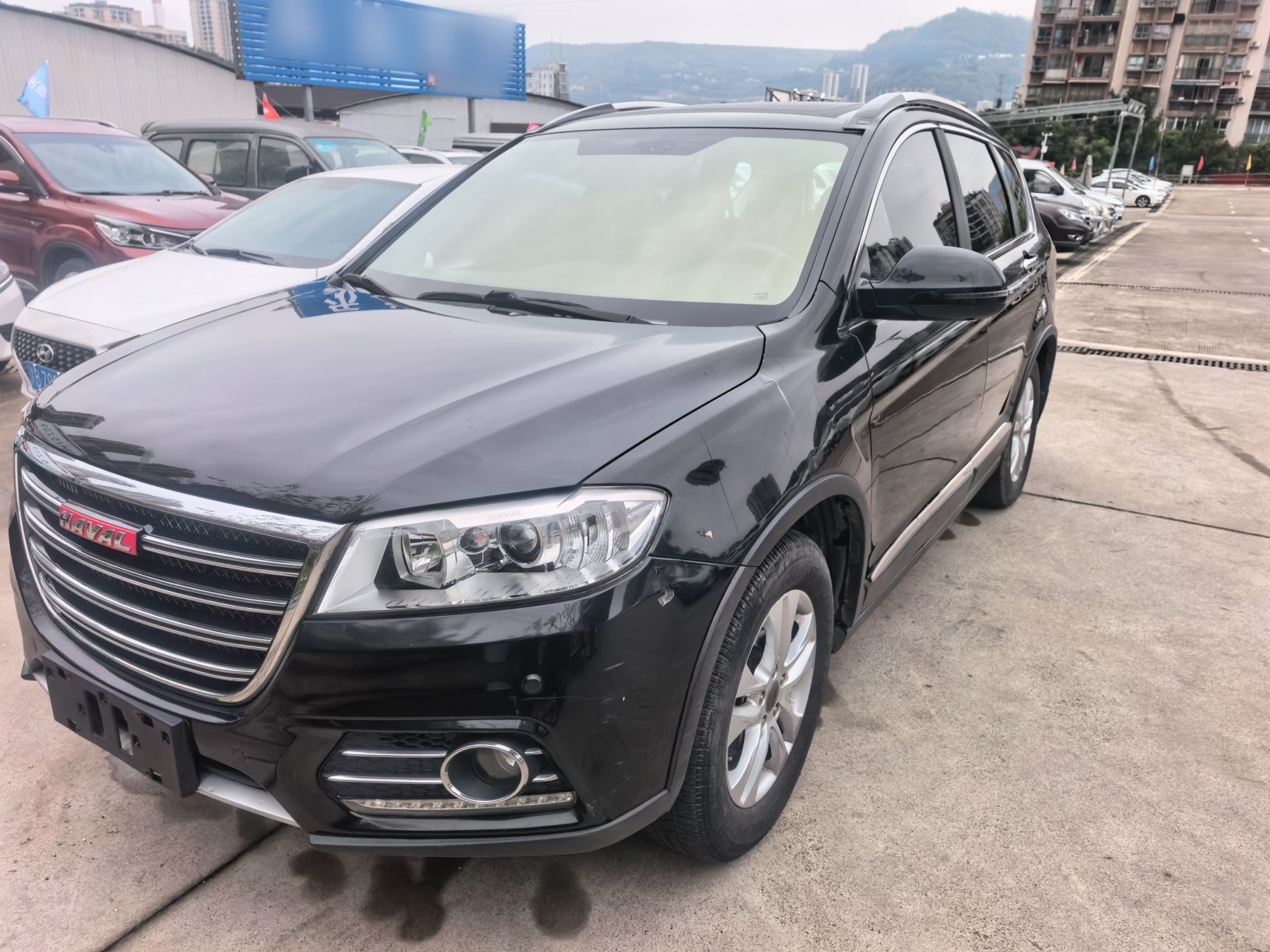 Под передней частью автомобиля