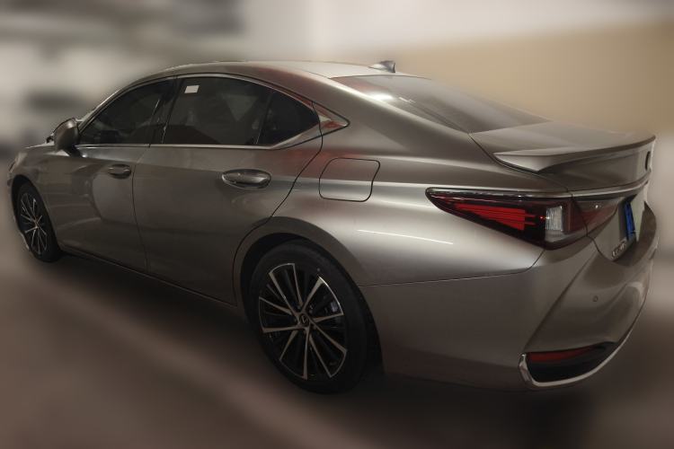 Used Lexus ES 2022 300h Deluxe Edition