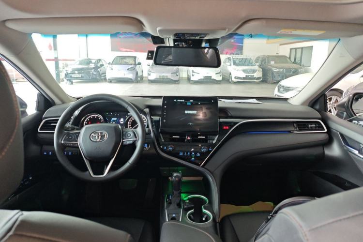 Used Toyota Camry 2021 2.0G Luxury Edition Center Console