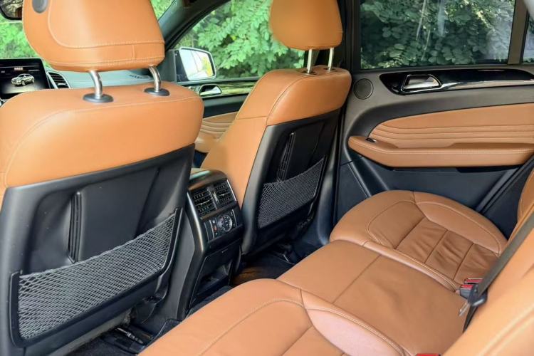 Used Mercedes-Benz GLE Coupe 2017 GLE 500 4MATIC Coupe SUV Interior 6