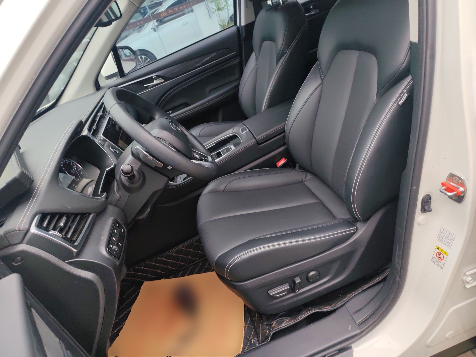 Переднее сиденье в автомобиле