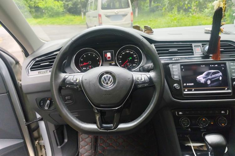 Used Volkswagen Tiguan L 2018 330TSI Automatic Two-Wheel Drive Luxury Edition Steering Wheel