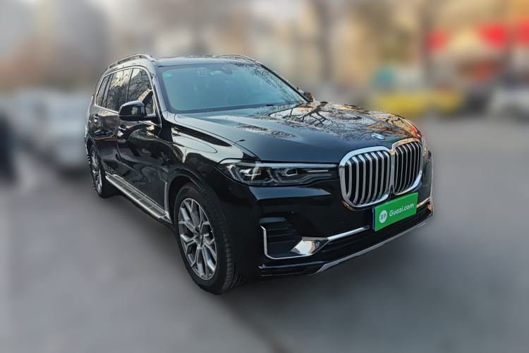 Used BMW X7 2019 xDrive40i Luxury Package with Leading Features Front Right 45 Deg