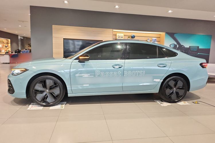Used Volkswagen Passat 2025 Pro 380TSI Starry Dragon Luxury Edition

