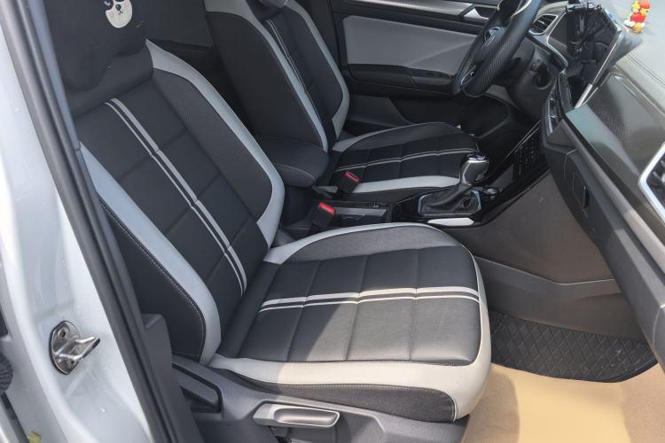 Used Volkswagen T-ROC 2023 300TSI DSG Two-Wheel-Drive Chen Guang Edition
