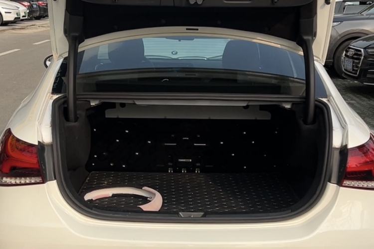 Used Mercedes-Benz A-Class 2022 Revised Version A 200 L Sport Sedan Fashionable Style Trunk