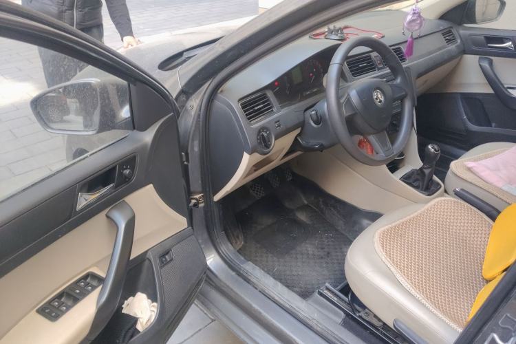 Used Skoda Rapid 2015 1.6L Manual Smart Selection Model
