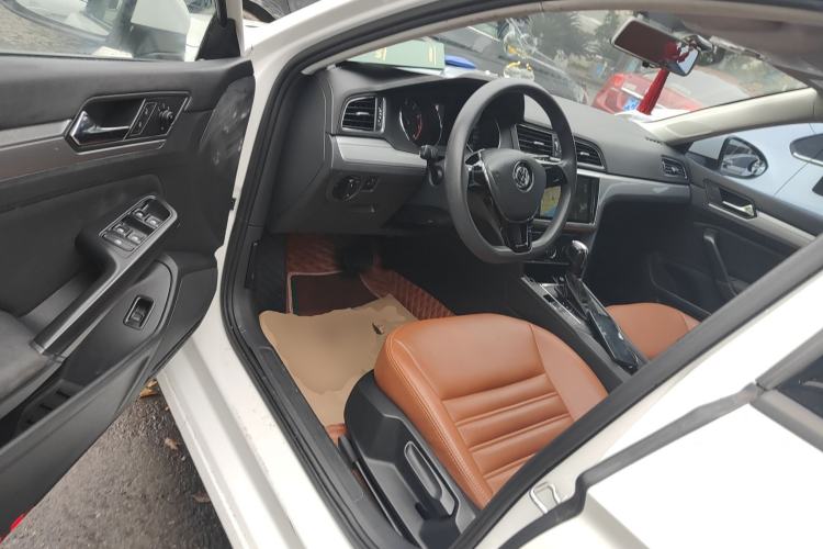 Used Volkswagen Lamando 2017 230TSI DSG Fashion Edition Driver Seat