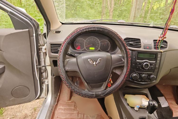 Used Wuling Hongguang 2014 1.5L Standard Version