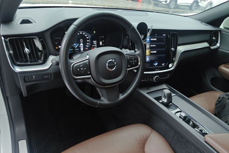 Used Volvo S60 2022 B4 Zhiyi Luxury Edition Center Console