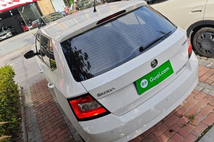 Used Skoda Fabia 2016 1.4L Automatic Car Enjoy Edition Rear Left 45 Deg